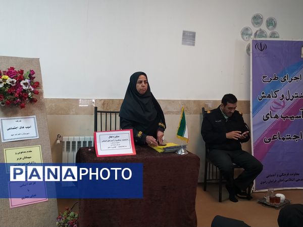 کارگاه آشنایی با فضای مجازی در دبیرستان دخترانه امید 