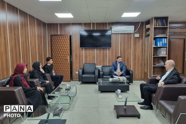 تقدیم قدردانی شهردار نسیم‌شهر از برگزیدگان پویش عکاسی «دلدادگان»