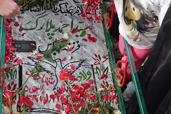 تجدید پیمان دانش‌آموز خبرنگاران پانا با شهدا درهفته دفاع مقدس