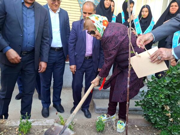 زنگ نیک اندیشی با هدف ترویج فرهنگ و مشارکت خیرین مدرسه ساز در هنرستان دکتر هادوی