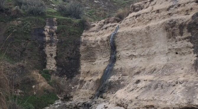 چشمه آب شور روستای گرم آباد،طبیعت بکر ماژین.