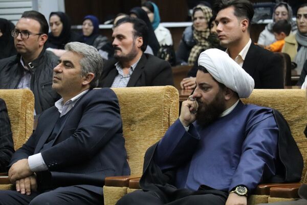 رونمایی کتاب «سه کبوتر حدادان» دانش‌آموز تبریزی