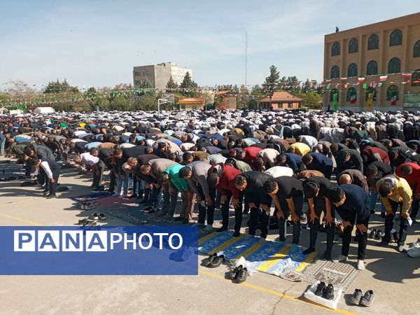 اقامه نماز عید فطر در شهرستان چناران