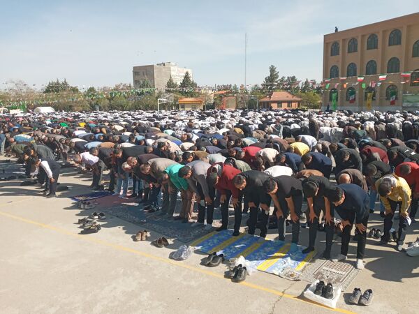 اقامه نماز عید فطر در شهرستان چناران