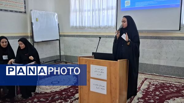 برپایی مناظره دانش‌آموزی در دبیرستان حضرت خدیجه (س) جعفرآباد قم