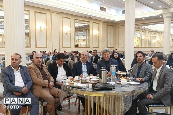 جلسه هم‌اندیشی مدیران مدارس ابتدایی ورامین 