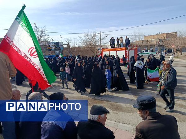 حضور پرشور مردم در راهپیمایی ۲۲ بهمن شهرستان کندر