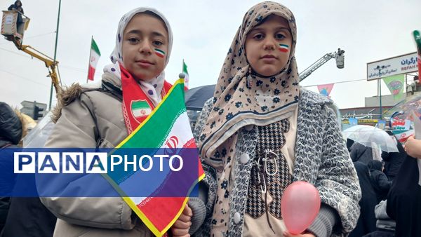 جلوه‌های دانش‌آموزی راهپیمایی ۲۲بهمن در تبریز