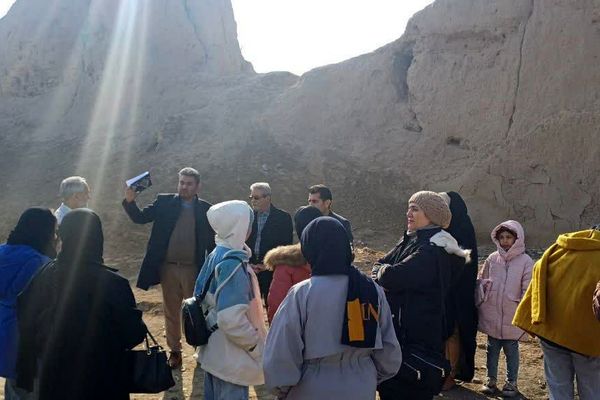 شاهنامه‌خوانی در دل تاریخ؛ بازدید فرهنگی اعضای کارگاه شاهنامه‌خوانی از قلعه ایرج پیشوا