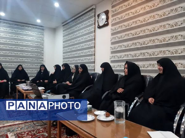 کارگاه آموزشی زنان آگاه در زیارتگاه شهید آیت الله مدرس(ره) کاشمر