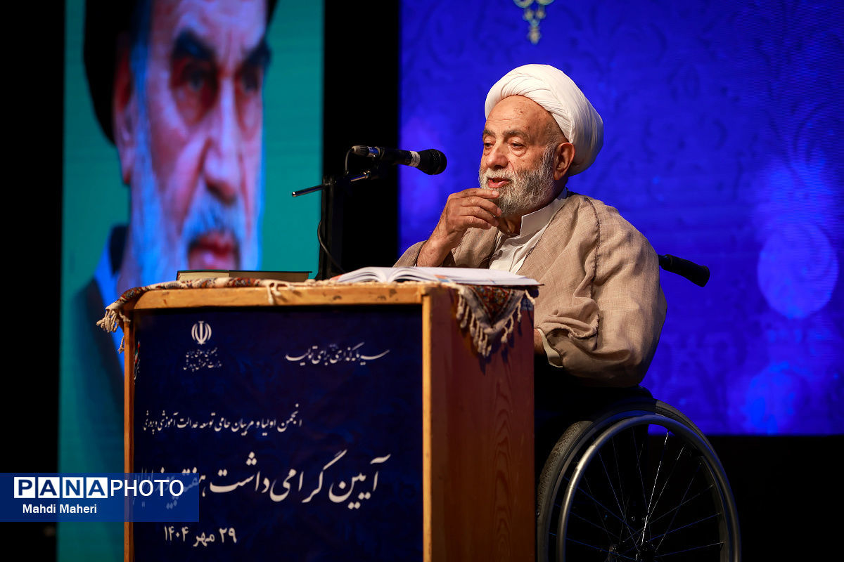 نقش خانواده، معلمان و دانشگاه فرهنگیان در تربیت نسل مؤمن و نمازگزار