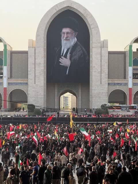 مصلی تهران در تسخیر موج همدلی؛ وداع باشکوه مردم با رهبر شهید
