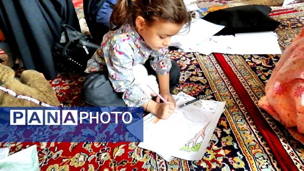 برپایی غرفه کودک در حاشیه نماز جمعه شهرستان کاشمر