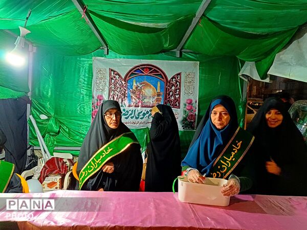 آیین معنوی و کودکانه در موکب نورانی امام رضا (ع) با نوای سوره‌های آسمانی