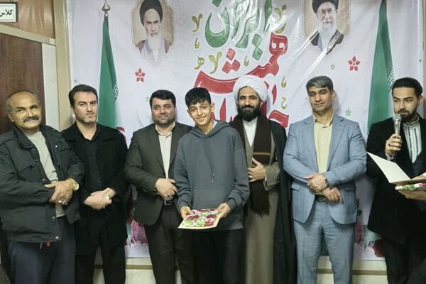 بیعت نوجوانان مدرسهٔ امام خمینی (ره) قرچک با آرمان‌های امام راحل در چهل و هفتمین جشن پیروزی انقلاب 