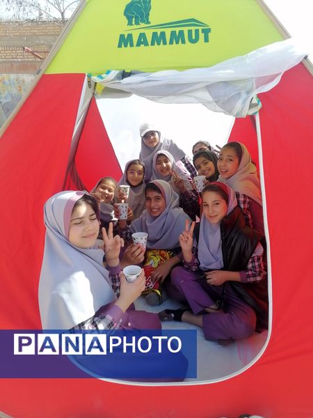 گرامیداشت ایام الله دهه  فجر در دبستان زنده یاد نوحی 