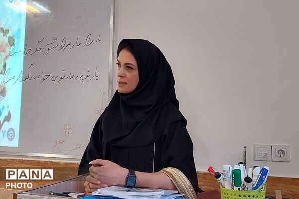 مراسم بزرگداشت مولانا در دبیرستان نمونه‌دولتی ولایت بهارستان‌دو