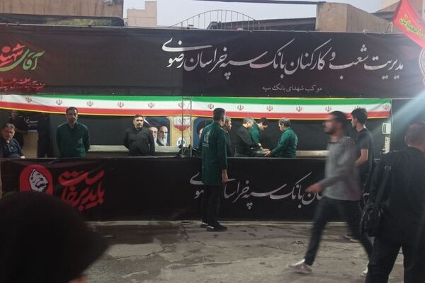 هم اکنون خیابان امام رضا (ع) و خیابان فدائیان اسلام در انتظار تشییع رهبر