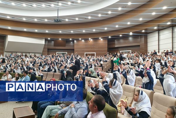 اجتماع 700 نفری پدران و دختران دانش آموز مدرسه علامه طباطبایی منطقه پردیس به مناسبت روز دختر