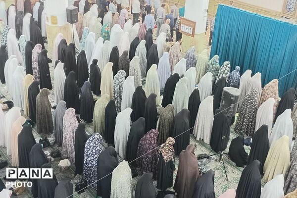 نماز جمعه در صحن مطهر امامزاده جعفرابن موسی الکاظم پیشوا