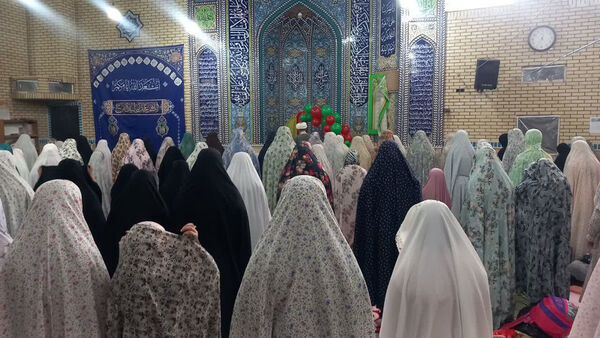 اعتکاف دختران دانش‌آموز در قم