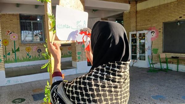 «صبحگاه مقاومت» در مدرسه شهید مطهری فین 