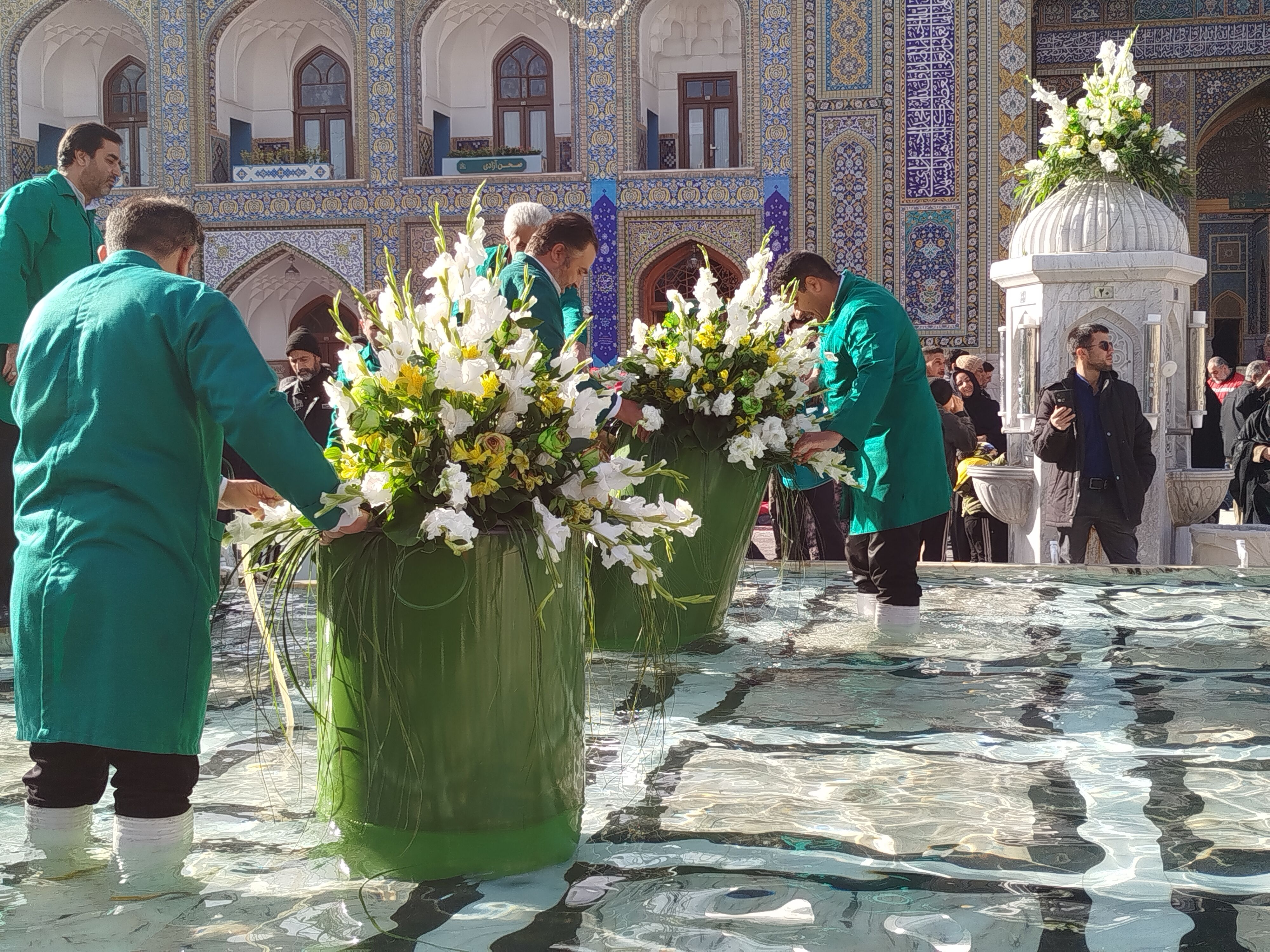 چراغانی دل‌ها در جوار بارگاه رضوی به مناسبت میلاد مولای متقیان  
