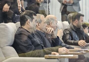رییس جمهور تماشاگر بازی ایران- امارات در ورزشگاه آزادی