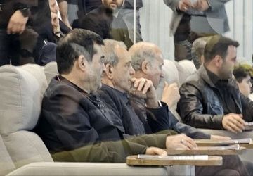 رییس جمهور تماشاگر بازی ایران- امارات در ورزشگاه آزادی