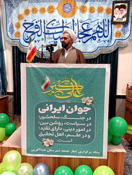دانش‌آموزان پیشتاز در سنگر نمازجمعه خداآفرین