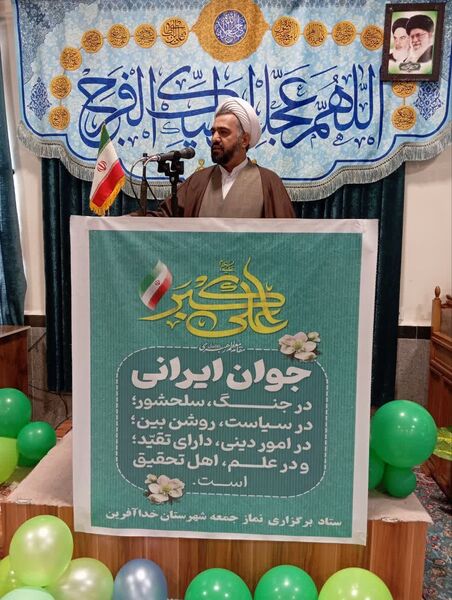 دانش‌آموزان پیشتاز در سنگر نمازجمعه خداآفرین