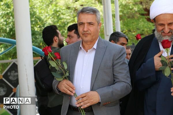 گرامی داشت مقام معلم و آئین گلباران مزار شهدای گمنام