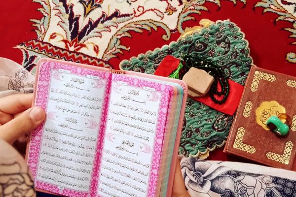 بازدید مسئولان آموزش‌ و پرورش از اعتکاف دختران در مسجد الزهرا(س) قیامدشت