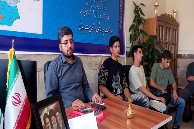  نشست هم اندیشی رئیس سازمان دانش آموزی کردستان با روسای شورای دانش‌آموزی مدارس کامیاران 