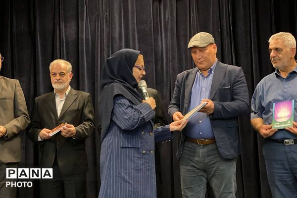 تجلیل از نویسندگان نوجوان ورامین به مناسبت روز شعر و ادب فارسی