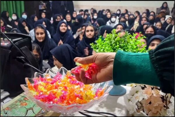 عید مبعث در دبیرستان شاهد 16