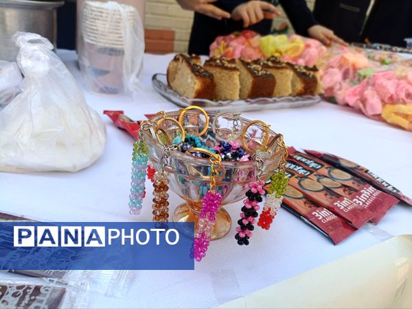 برپایی بازارچه دانش آموزی در دبیرستان دکتر جواد حداد۲ 