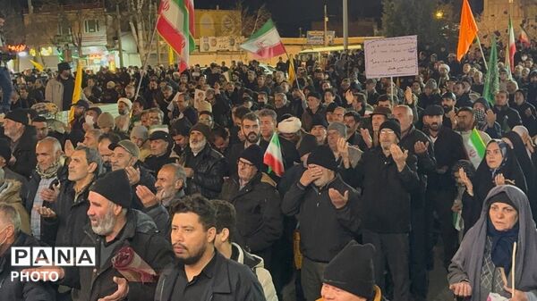 اجتماع شبانه منتظران در قروه؛ قرائت دعای استغاثه به امام زمان (عج) همزمان با سراسر کشور