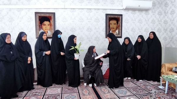 دیدار با مادر شهید به مناسبت بزرگداشت روز شهدا