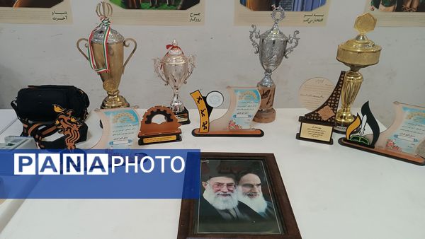 گذری بر روز اول و روز دوم نمایشگاه دهه فجر دبیرستان شاهد ابوذر غفاری