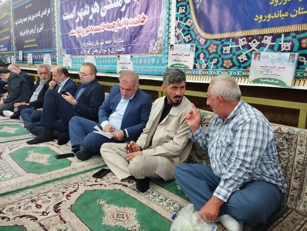 برپایی میز خدمت به‌مناسبت هفته دولت در میاندورود 