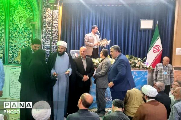 حضور دانش آموزان نخبه نهج البلاغه و حافط قرآن کریم چهارانگه در مصلا نماز جمعه 