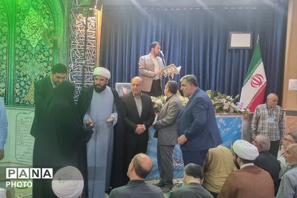 حضور دانش آموزان نخبه نهج البلاغه و حافط قرآن کریم چهارانگه در مصلا نماز جمعه 