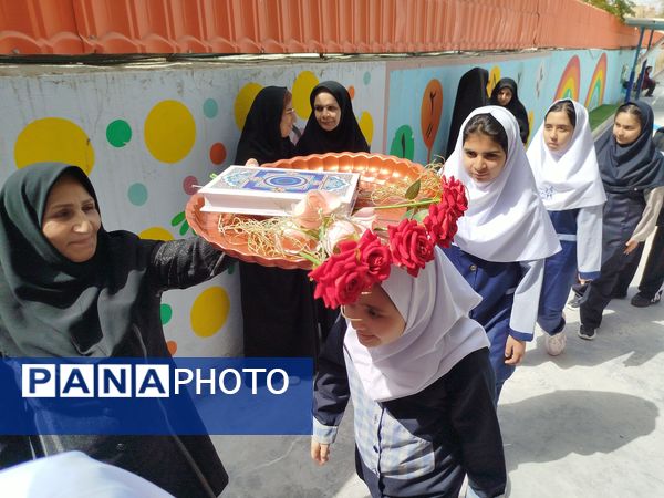 زنگ مهر در دبستان دخترانه سما با حضور مسئولان آموزش و پرورش و دانشگاه آزاد اسلامی کاشمر 