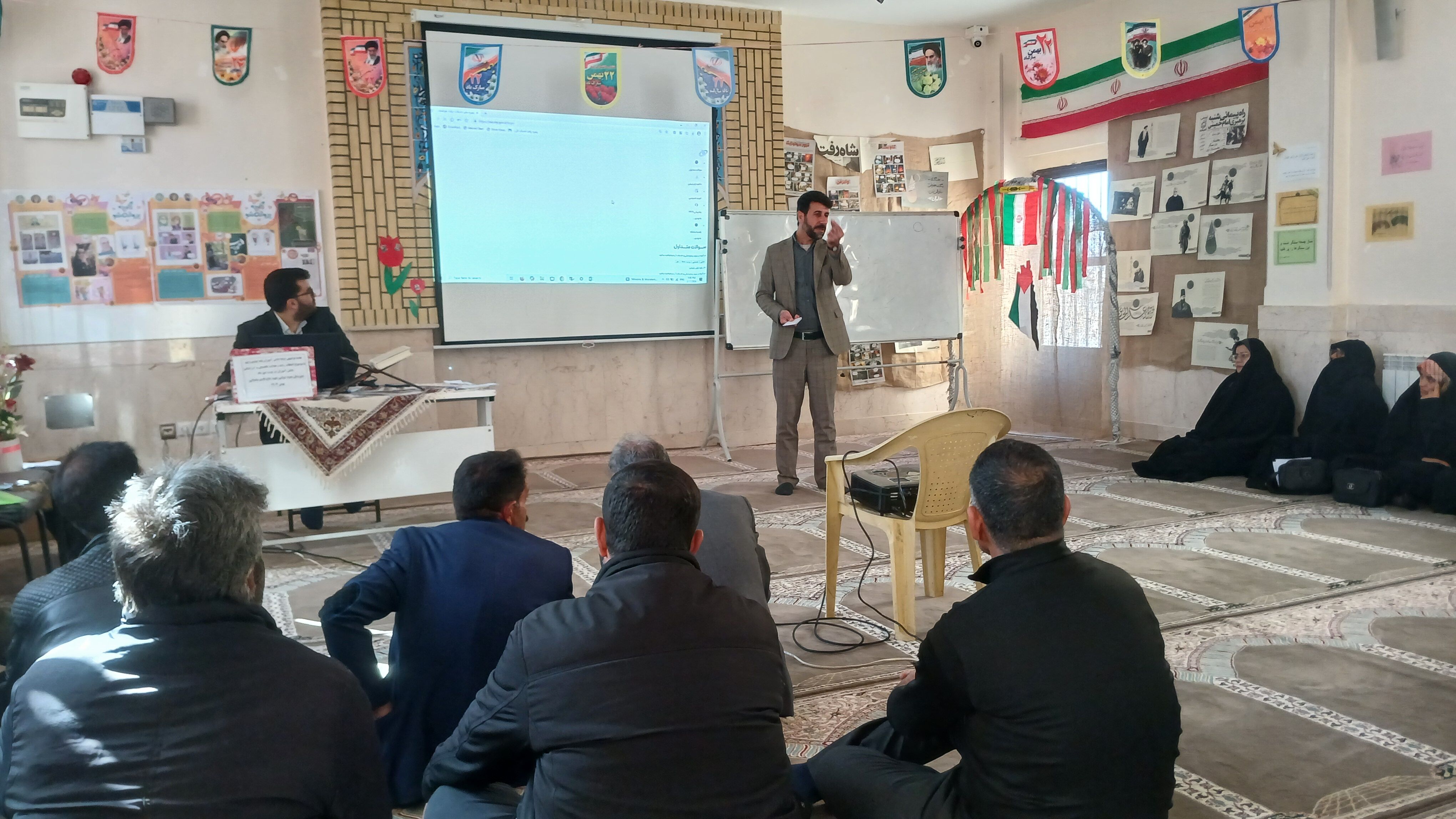 جلسه‌‌ اولیا دانش آموزان دبیرستان شهید سلیمانی بن 