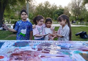 رویداد نقاشی خیابانی کودکان در زیبا کنار خرم‌آباد برگزار شد