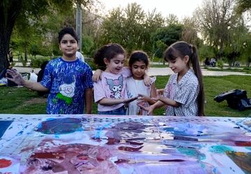 رویداد نقاشی خیابانی کودکان در زیبا کنار خرم‌آباد برگزار شد