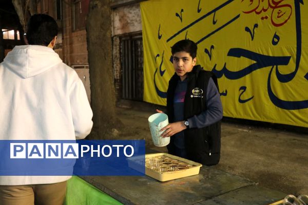 خیابان امام رضا(ع)  مشهد مملو از جمعیت در جشن باشکوه شب نیمه شعبان