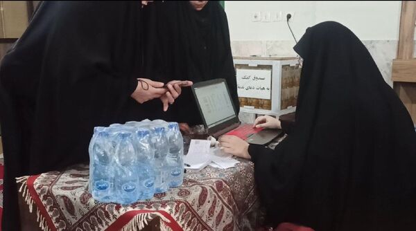 اعتکاف دانش آموزان پیشتاز در مسجد امام رضا شهرکرد 