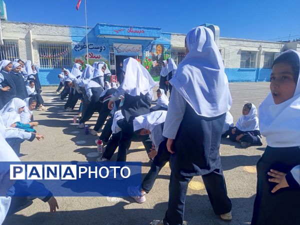 روزی شاد در دبستان سمیه کاشمر